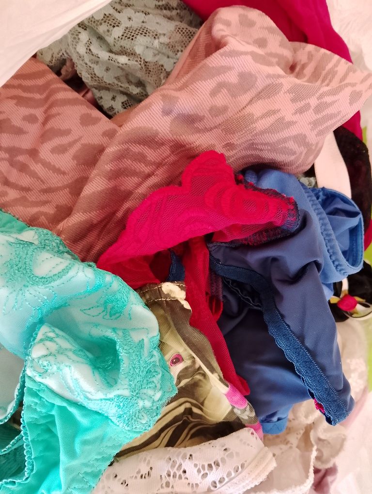 Mix bielizny damskiej mieszanej stringi i majtki koronkowe