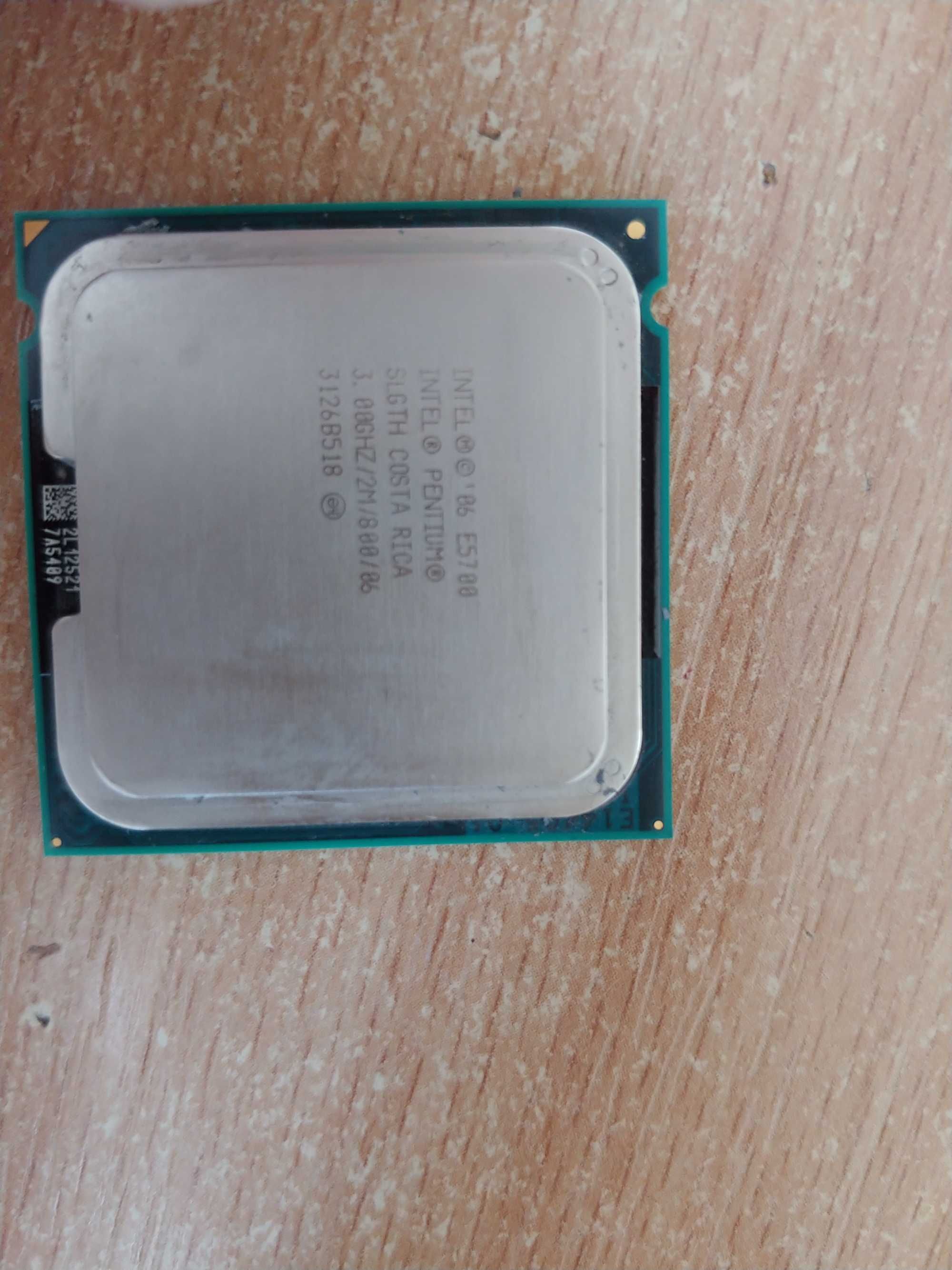 Процесор Intel E5700