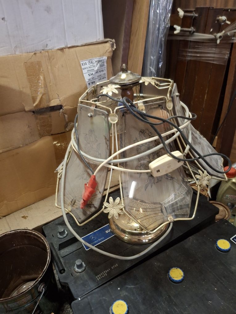Lampa mosiężna kolorowe żarówki