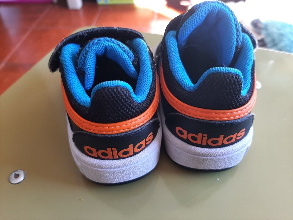 Tenis adidas menino