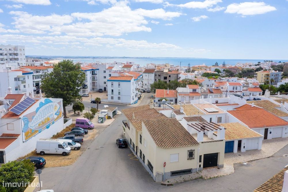 Casa Em Banda Com 5 Quartos Perto Do Centro De Lagos Para Venda