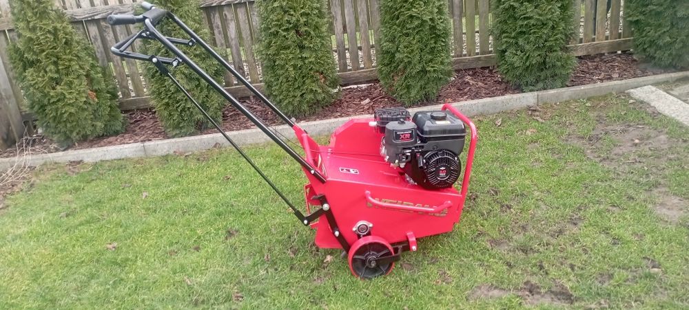 Aerator rurkowy napowietrzanie trawnika