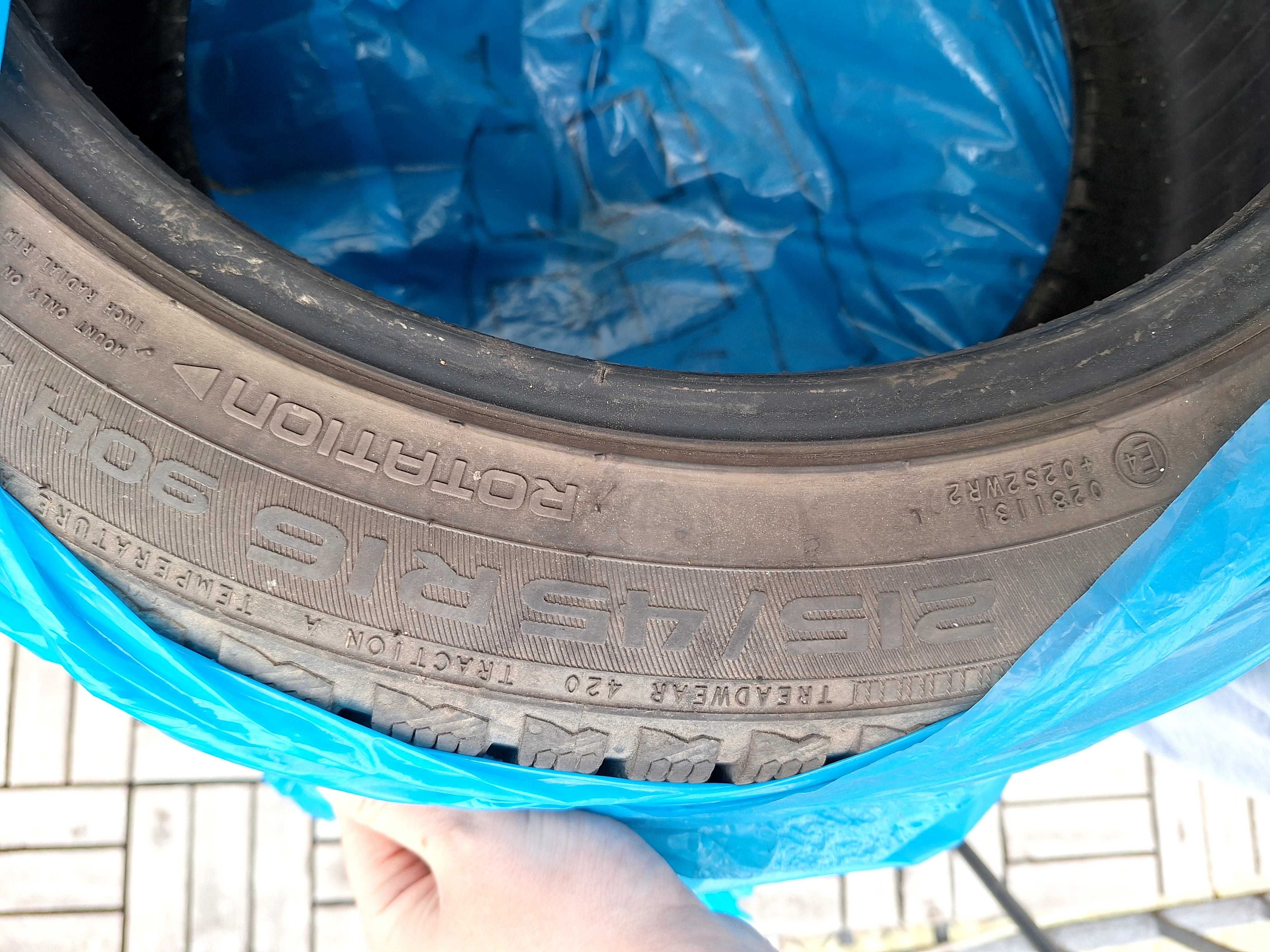 Zimowe opony 215/45 R16