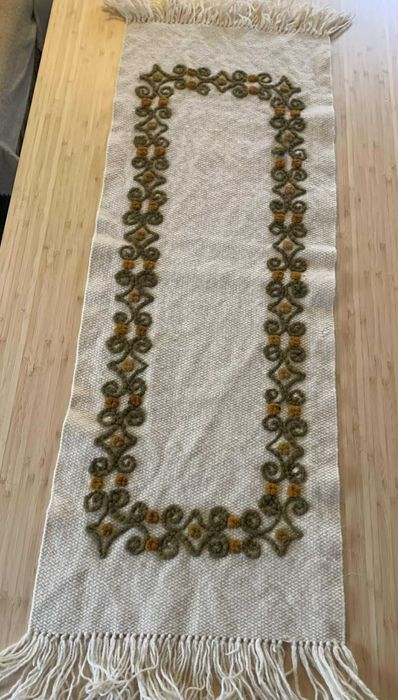 Ręcznie tkany bieżnik z frędzlami – naturalny styl vintage / boho