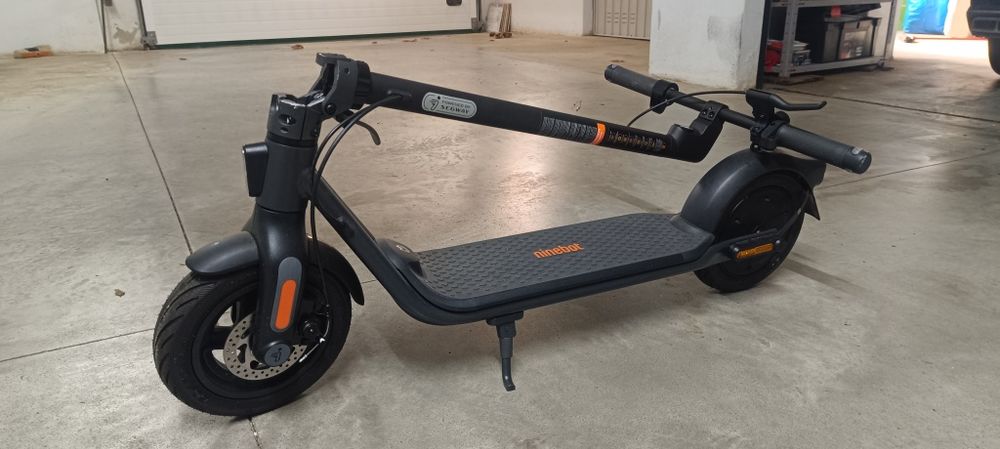 Trotinet Ninebot by Segway F2E