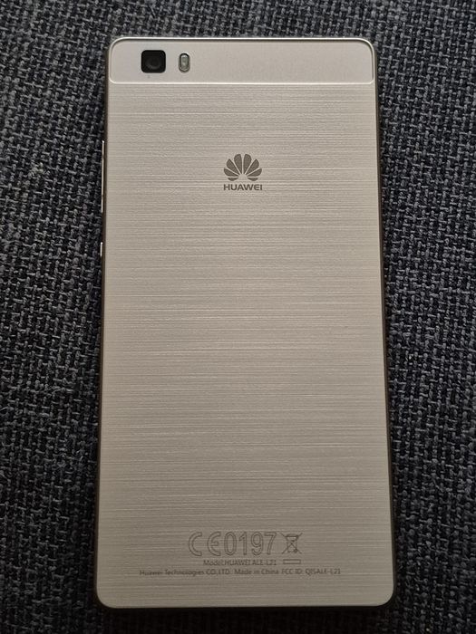 Huwaei P8 lite dourado