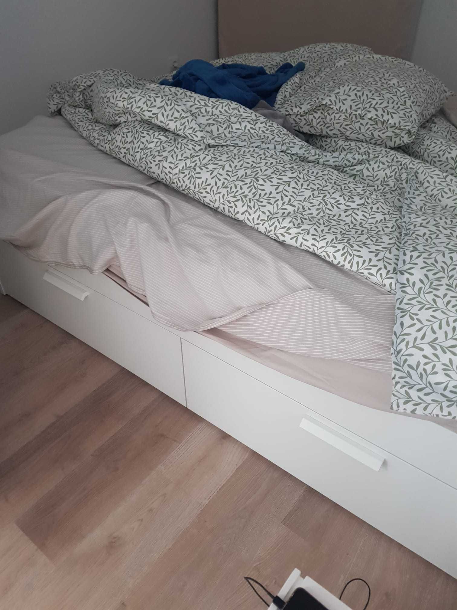 Cama de casal IKEA (160x200 cm)