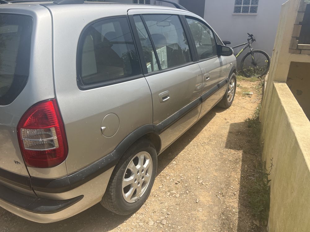 Vende se audi a3 1.6 tdi muito bem + opel zafira 1.6 gasolina 2004