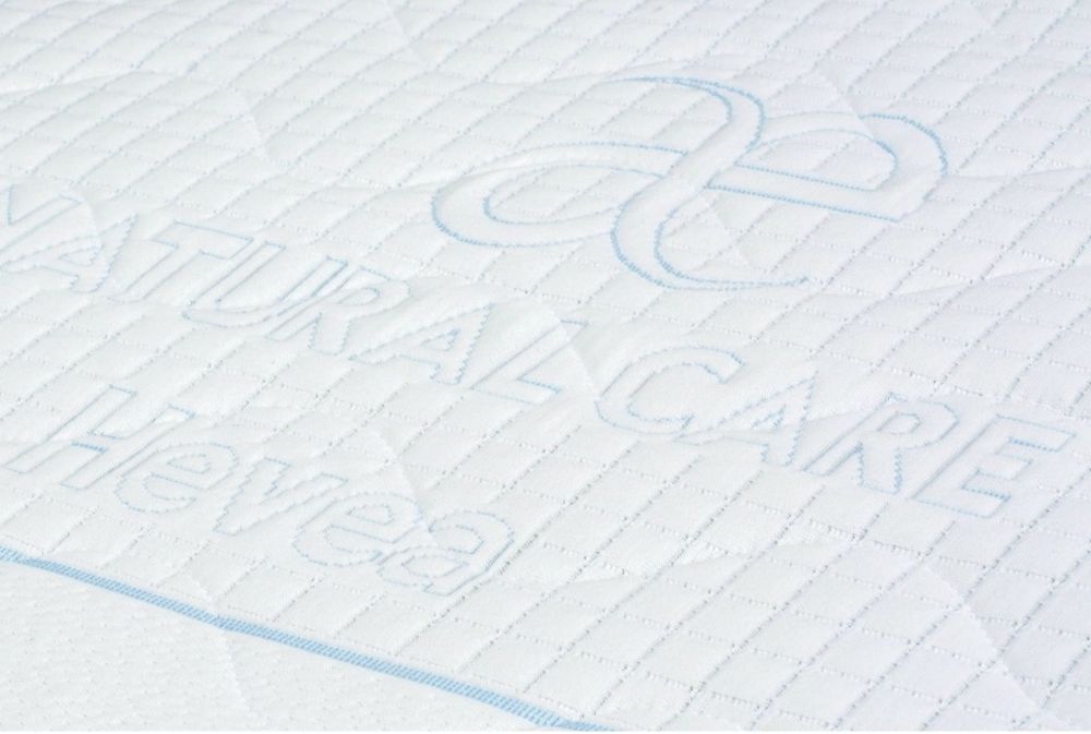 Drewniane, białe łóżko ze stelażem i materacem dla dziecka 180×80
