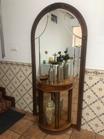 Móvel decorativo de entrada com espelho