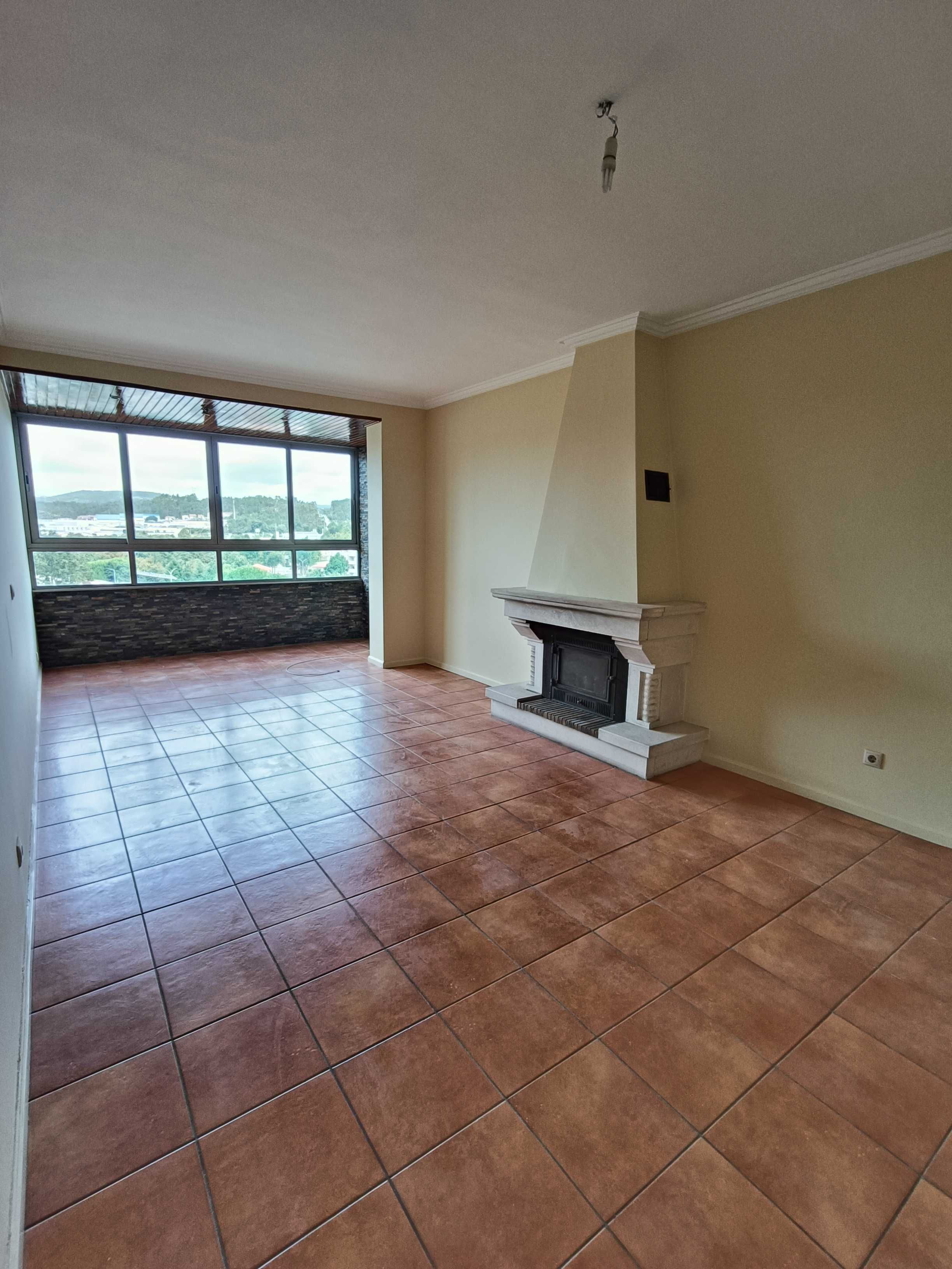 Arrendo apartamento T3 no centro de S. João da Madeira