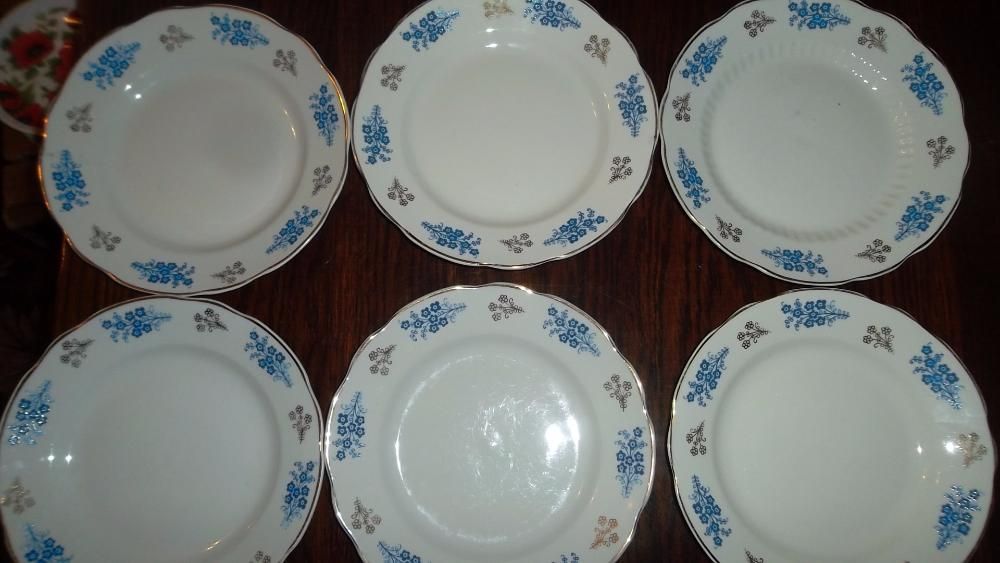 Новые тарелки с голубыми цветами