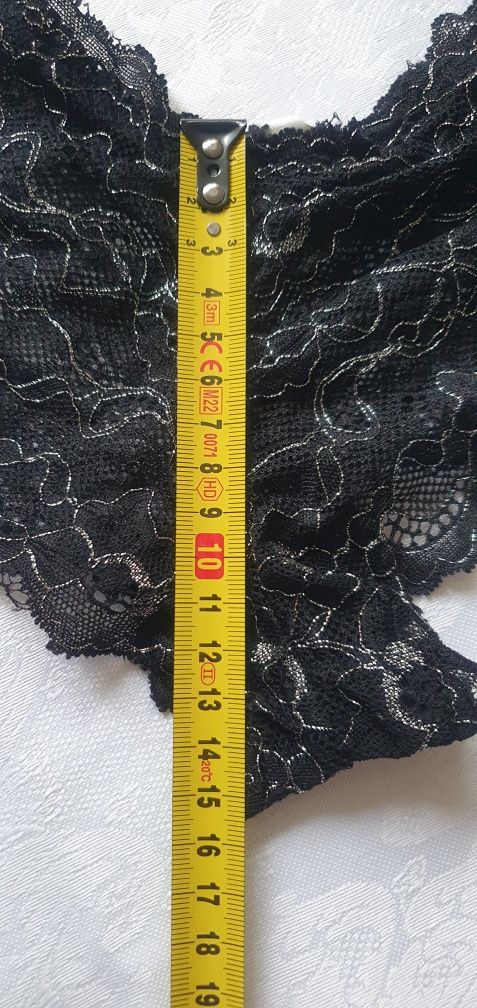 Koronkowe czarne ze srebrną nitką cheeky S