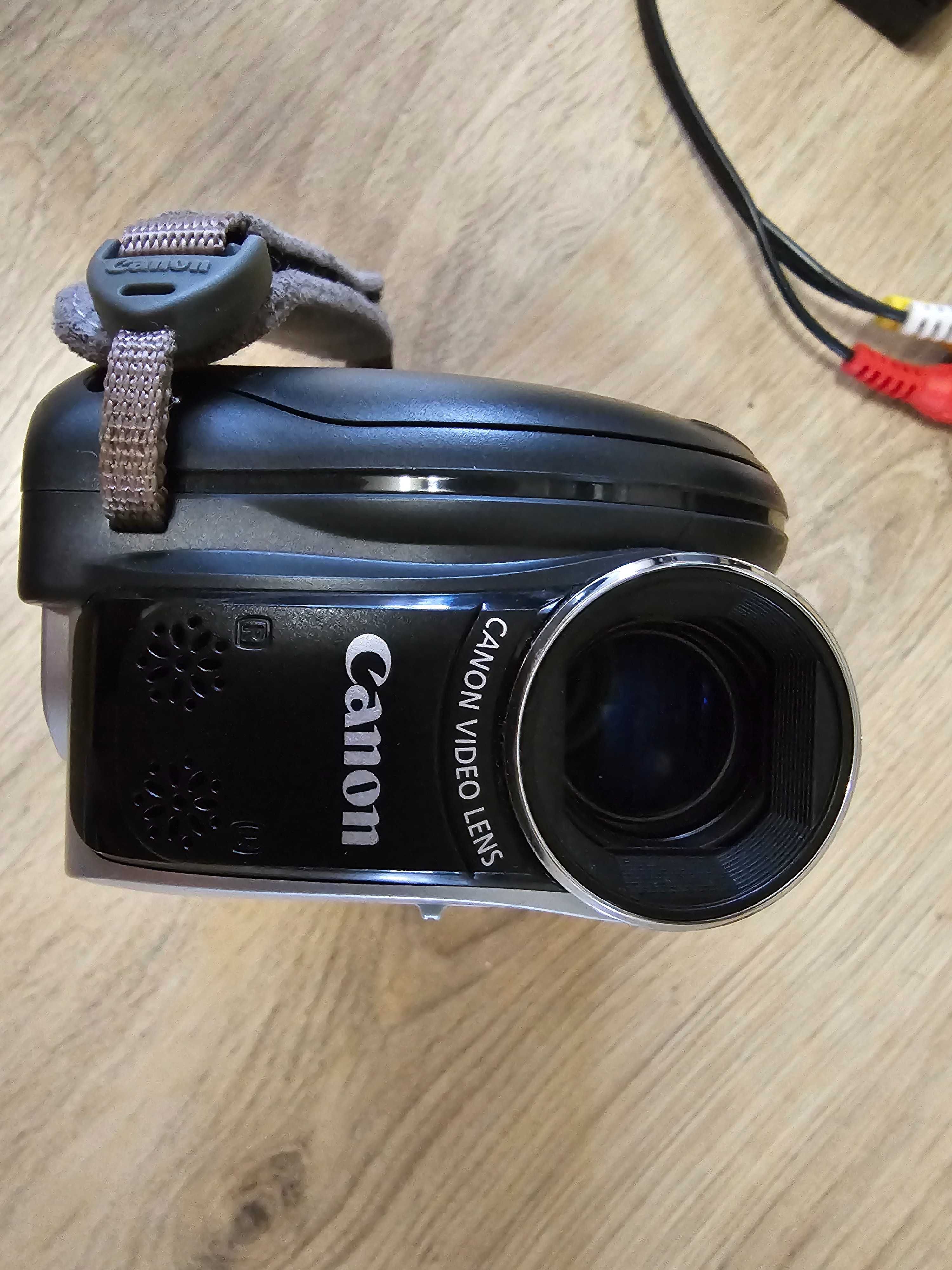 Видеокамера Canon DC301