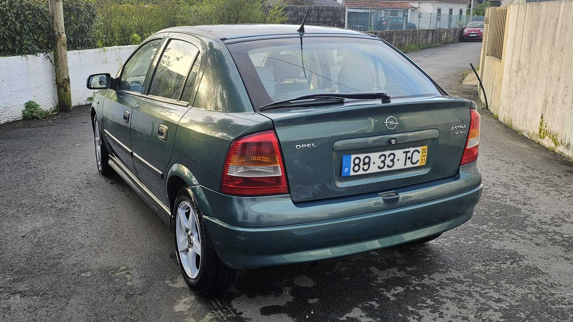 Opel Astra 1.6 16V (Modelo Suíço)