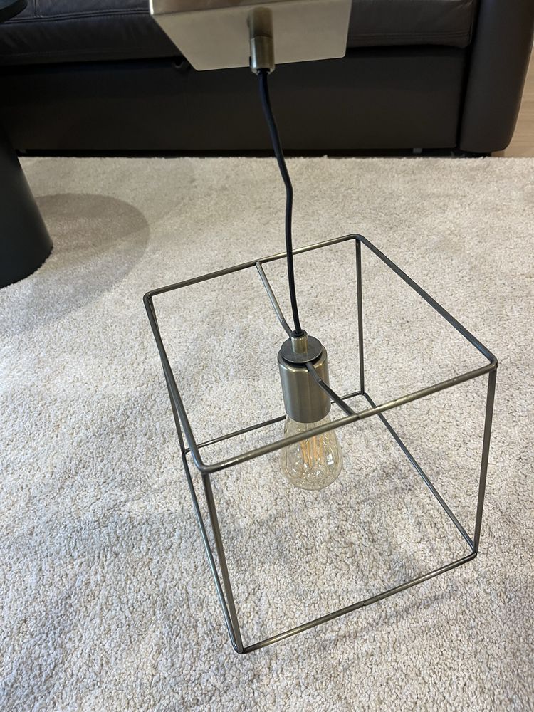 Lampa wiszaca  metalowa oprawa