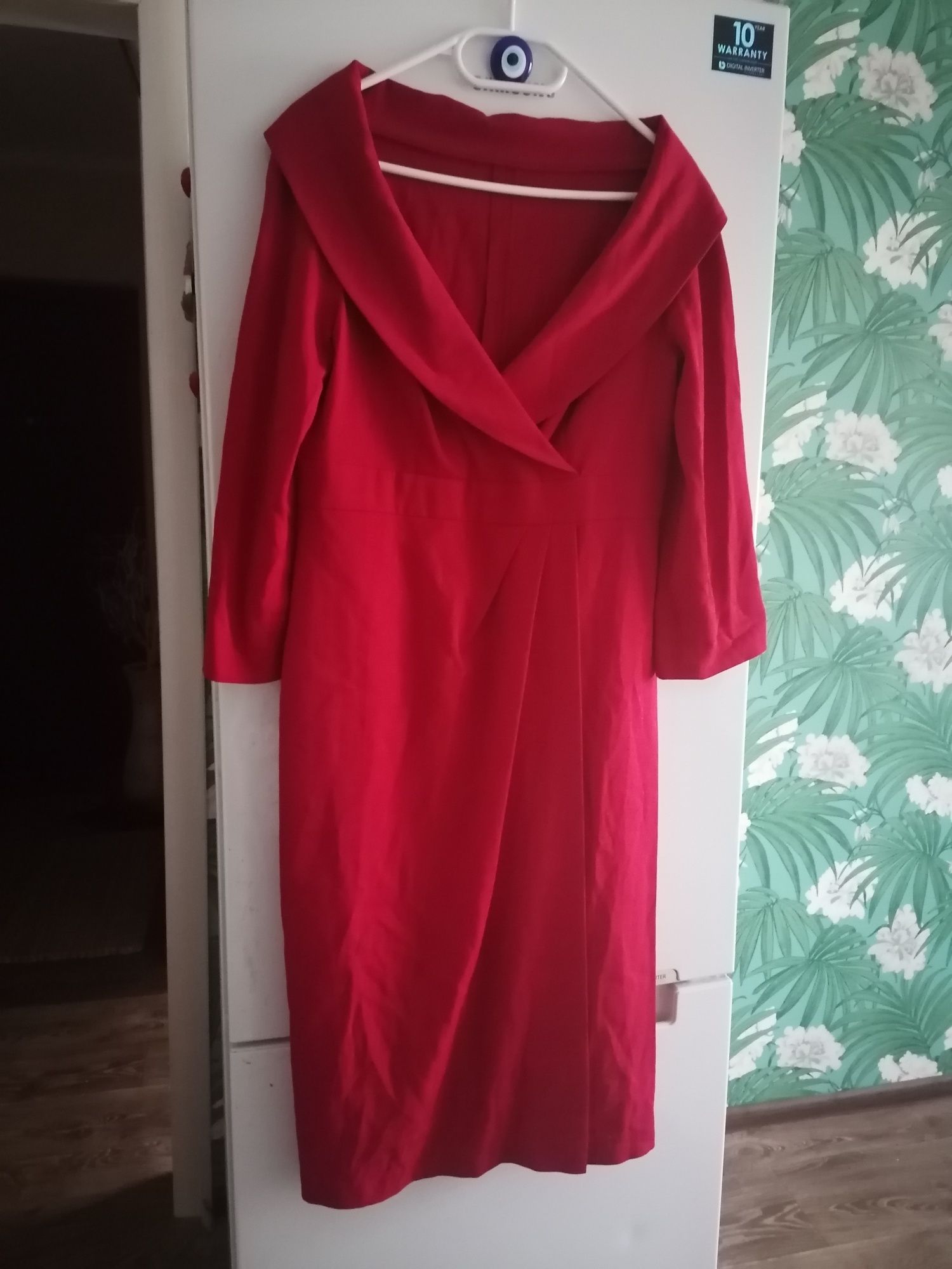 Ефектна червона сукня з натуральної тканини, індивідуальний пошив.
