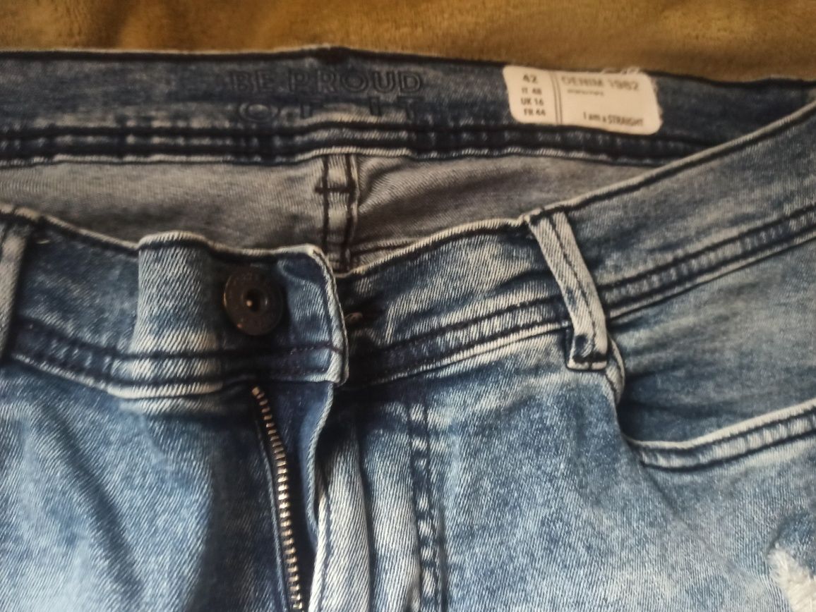 Spodnie dżinsowe dżinsy jeansy jeans jasne efekt rozdarcia