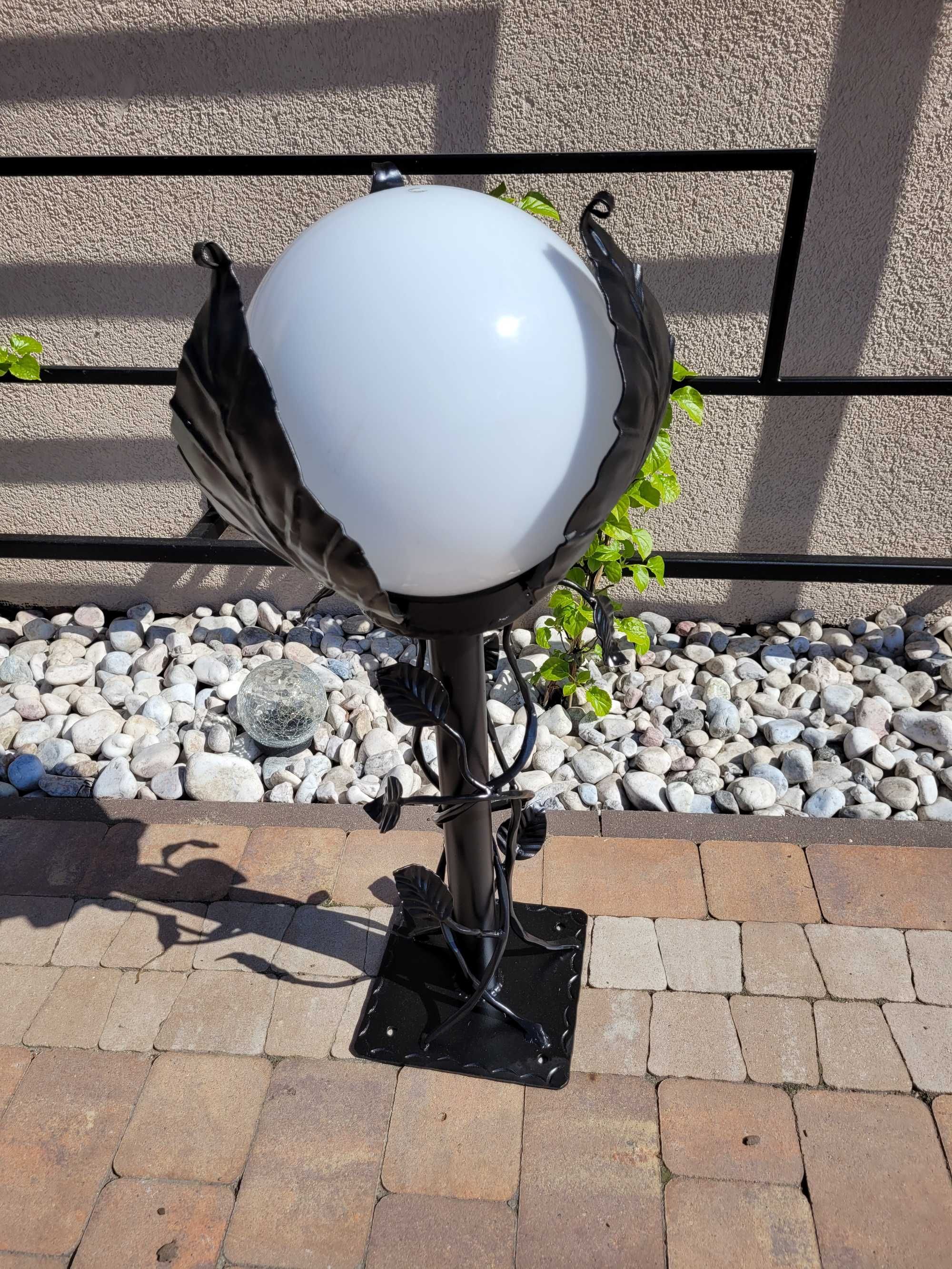 Lampa ogrodowa kuta ręcznie robiona solarna