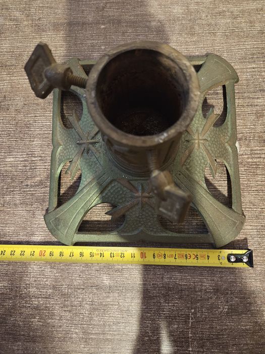 Stary stojak pod choinkę