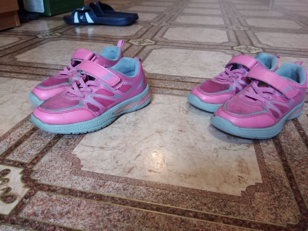 Buty sportowe adidasy lekkie dla bliźniaczek r 27 cena za obie
