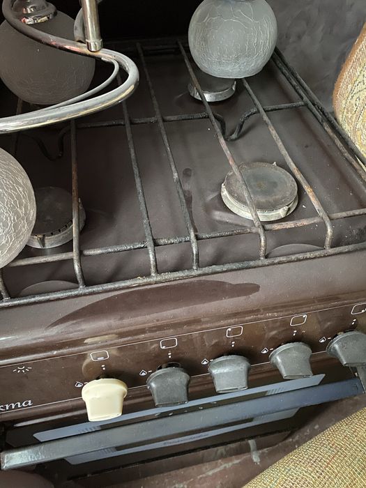 ГАЗОВА плита,в гарному стані все працює,