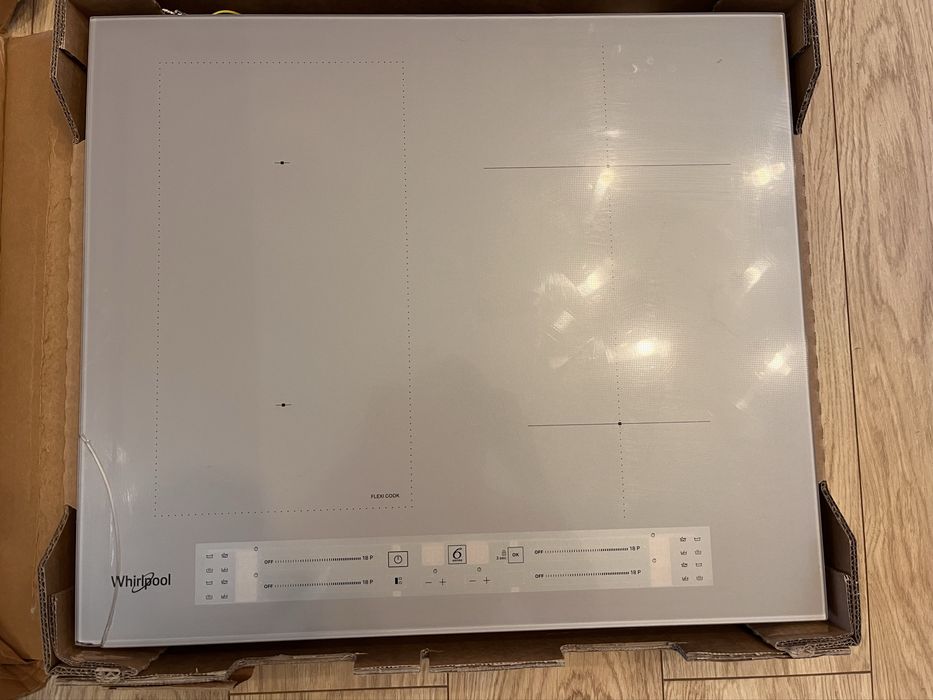 Płyta indukcyjna  Whirpool szampański WL S2760 BF/S pęknięta