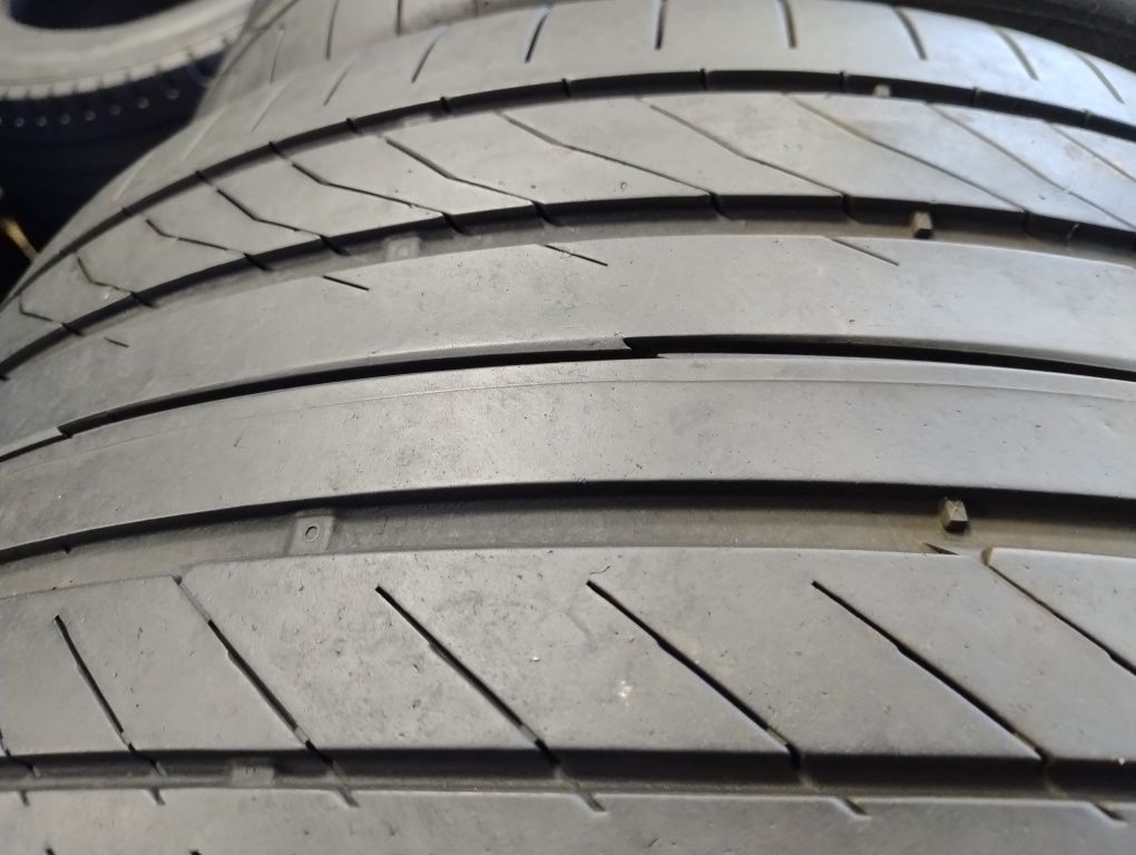 Continental 295/35R21 lato