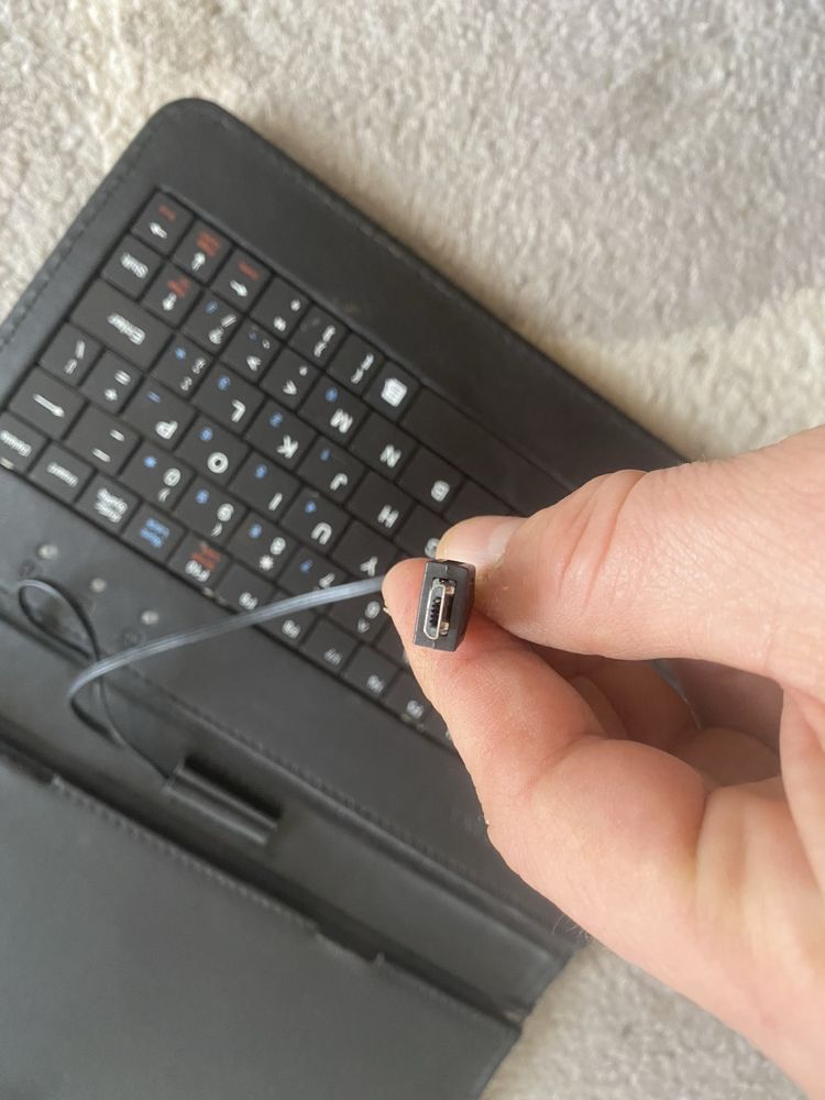 Etui na tablet 7’’ omega Indiana z klawiaturą
