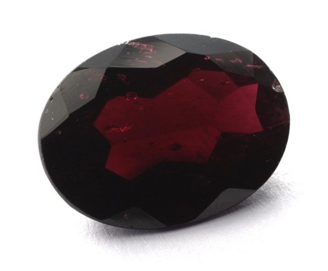 Granada Natural Almandina – 10,48 ct – Certificada pelo IGE