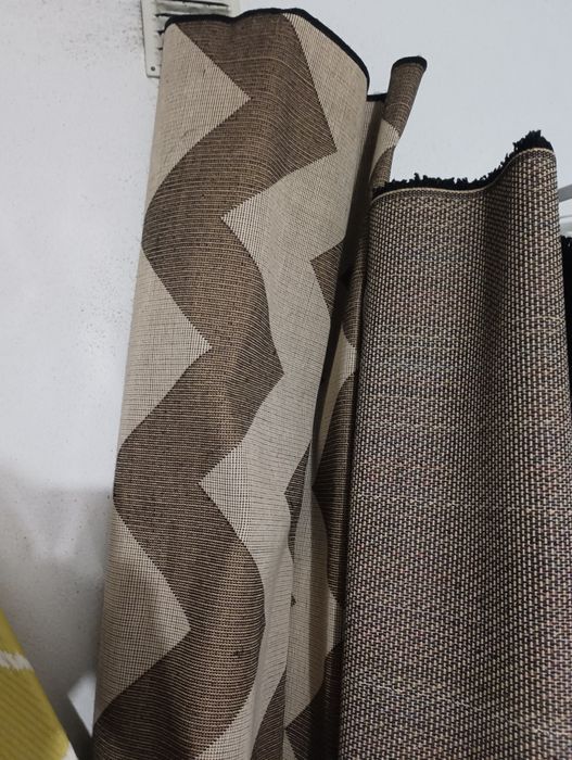 Vários tapetes para venda