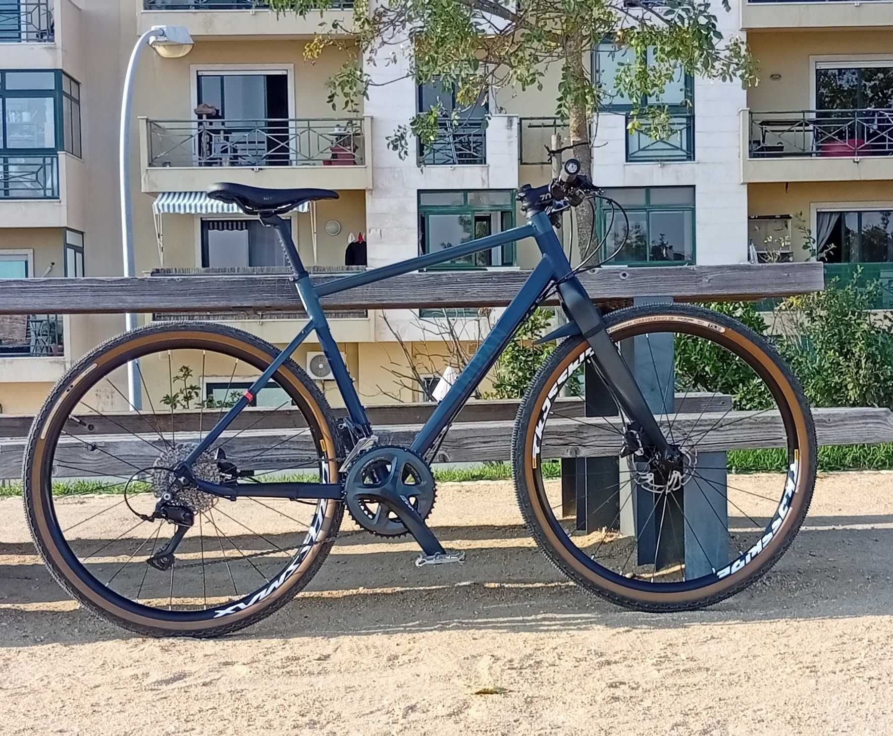Gravel Bike Guiador Flat Roda 27.5 / Bikepacking, commuting.