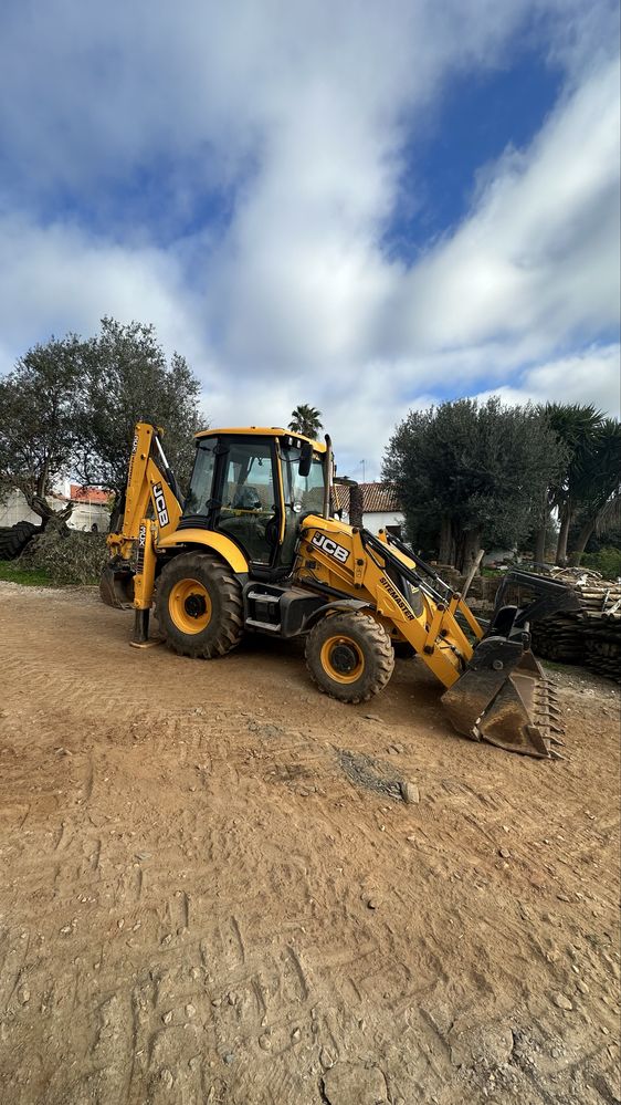 Retroescavadora Jcb 3cx 90cv 2022 com mil e quinhentas horas