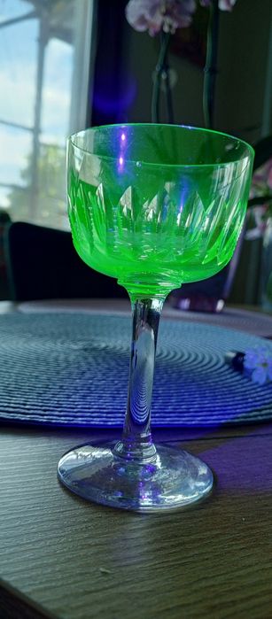 Cudny kieliszek uranowy szkło uranowe nr 23