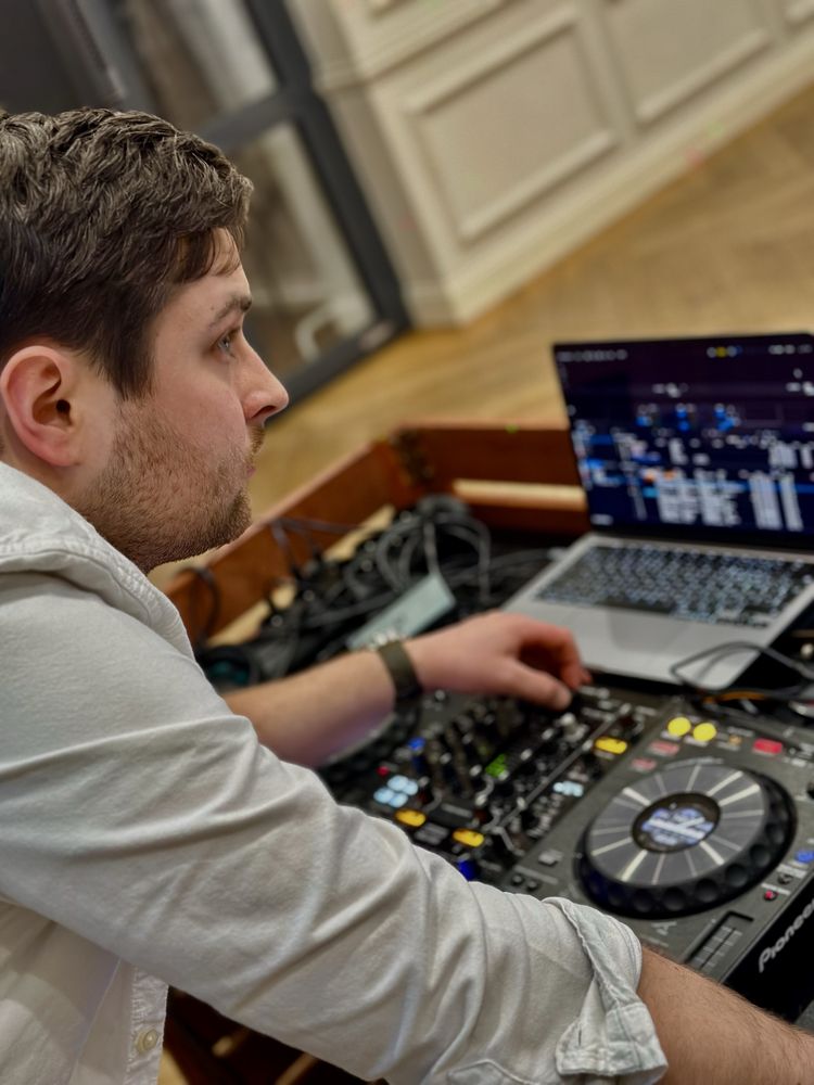 DJ Matthew Moore na Wesele/Poprawiny/Urodziny/Imprezę firmową/plener