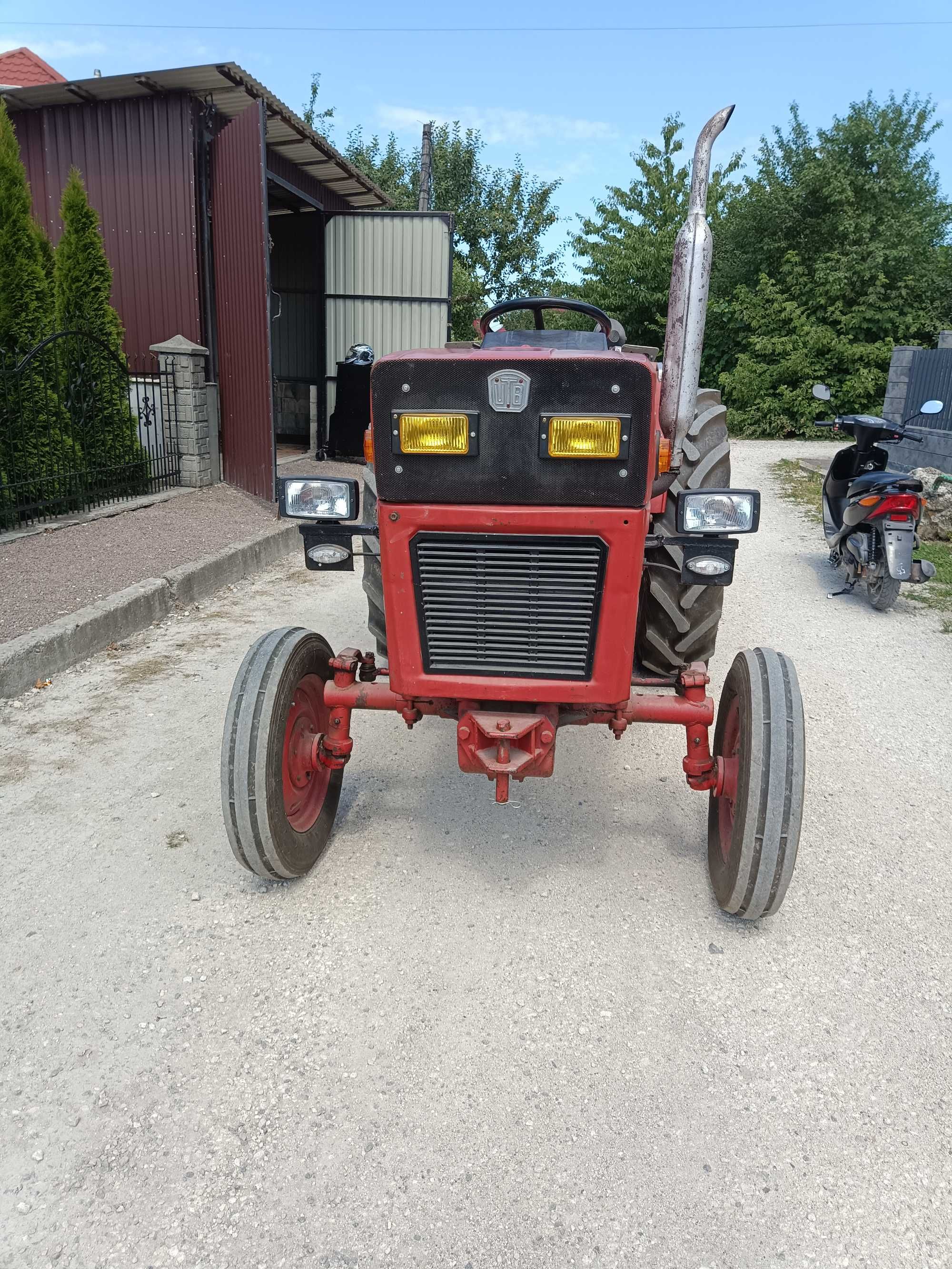Продам трактор UNIVERSAL UTB 445 V