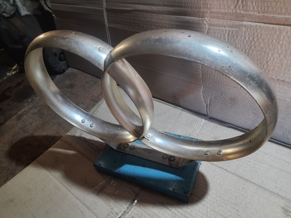 Весільні кільця,  на автомобіль..