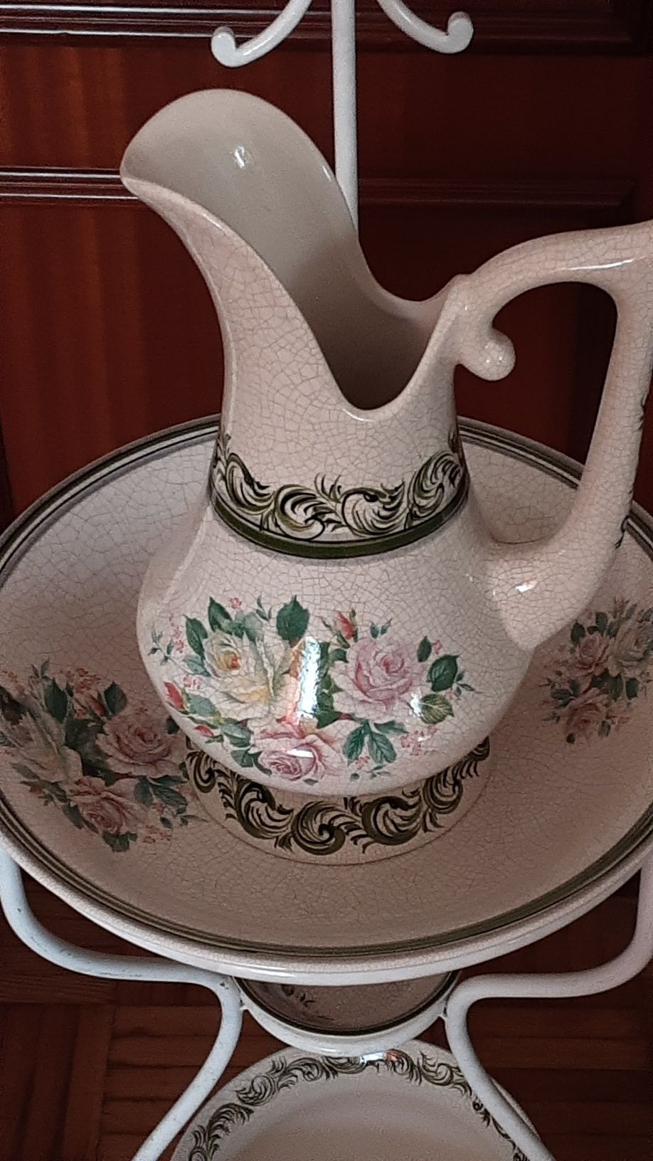 Lavatório vintage com louça de Alcobaça