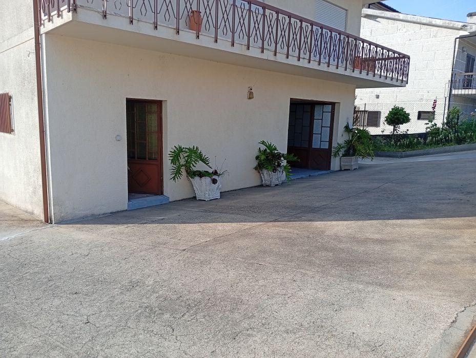 Arrenda  rés chão Armazém