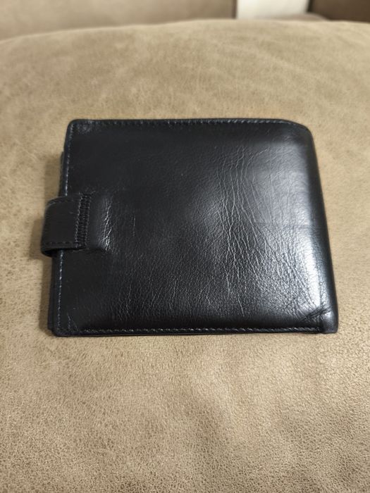 Гаманець чоловічий чорний шкіряний De Esse