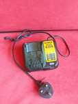 Ładowarka DeWALT DCB107