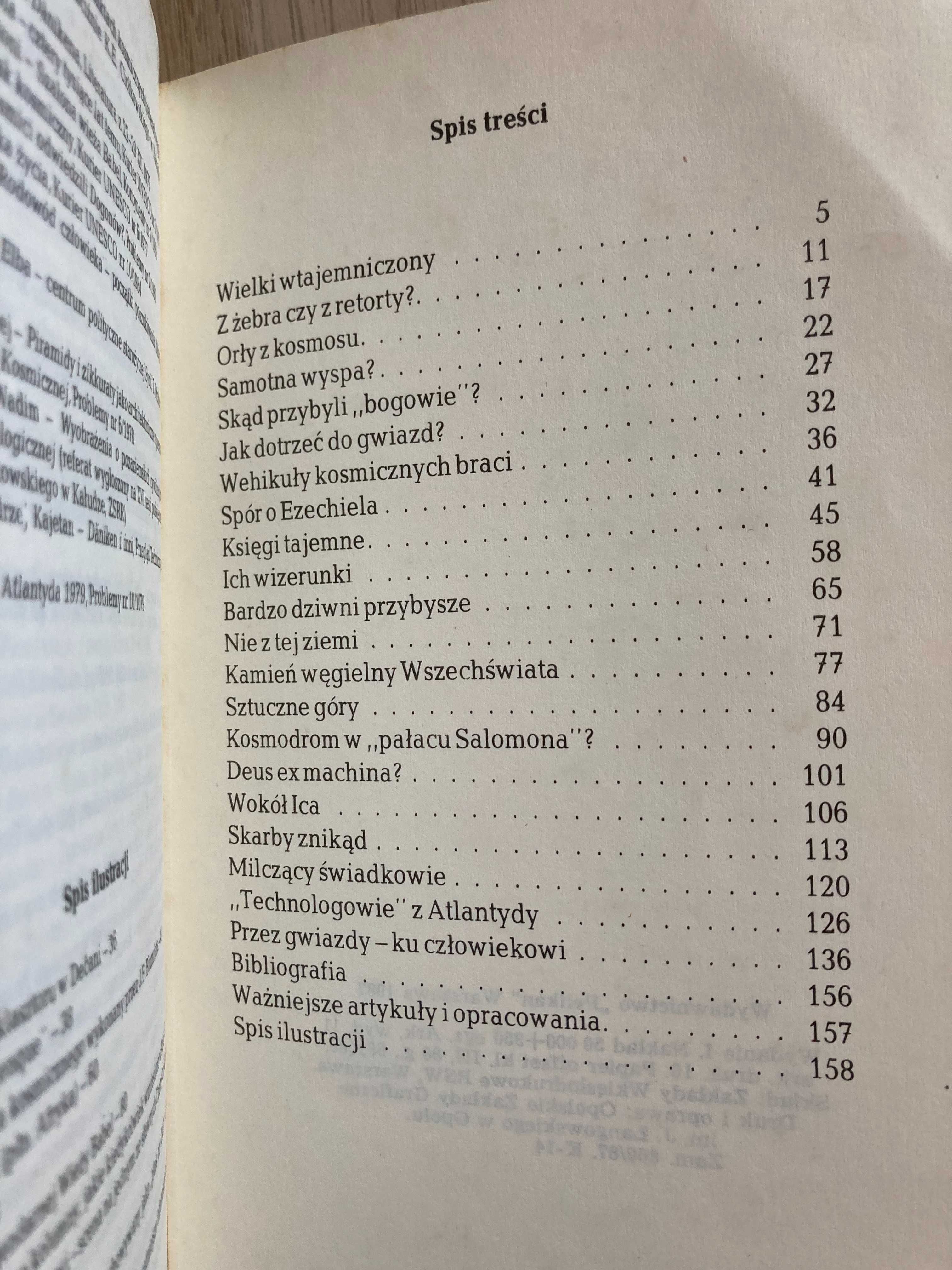 Daniken i inni -Maciej Łukasiewicz