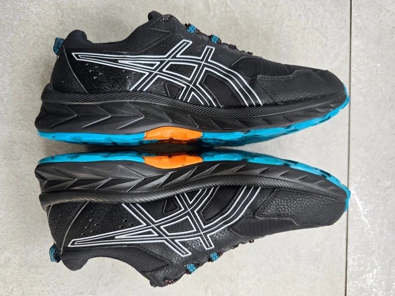 Buty Asics rozm. 45 do biegania wodoodporne