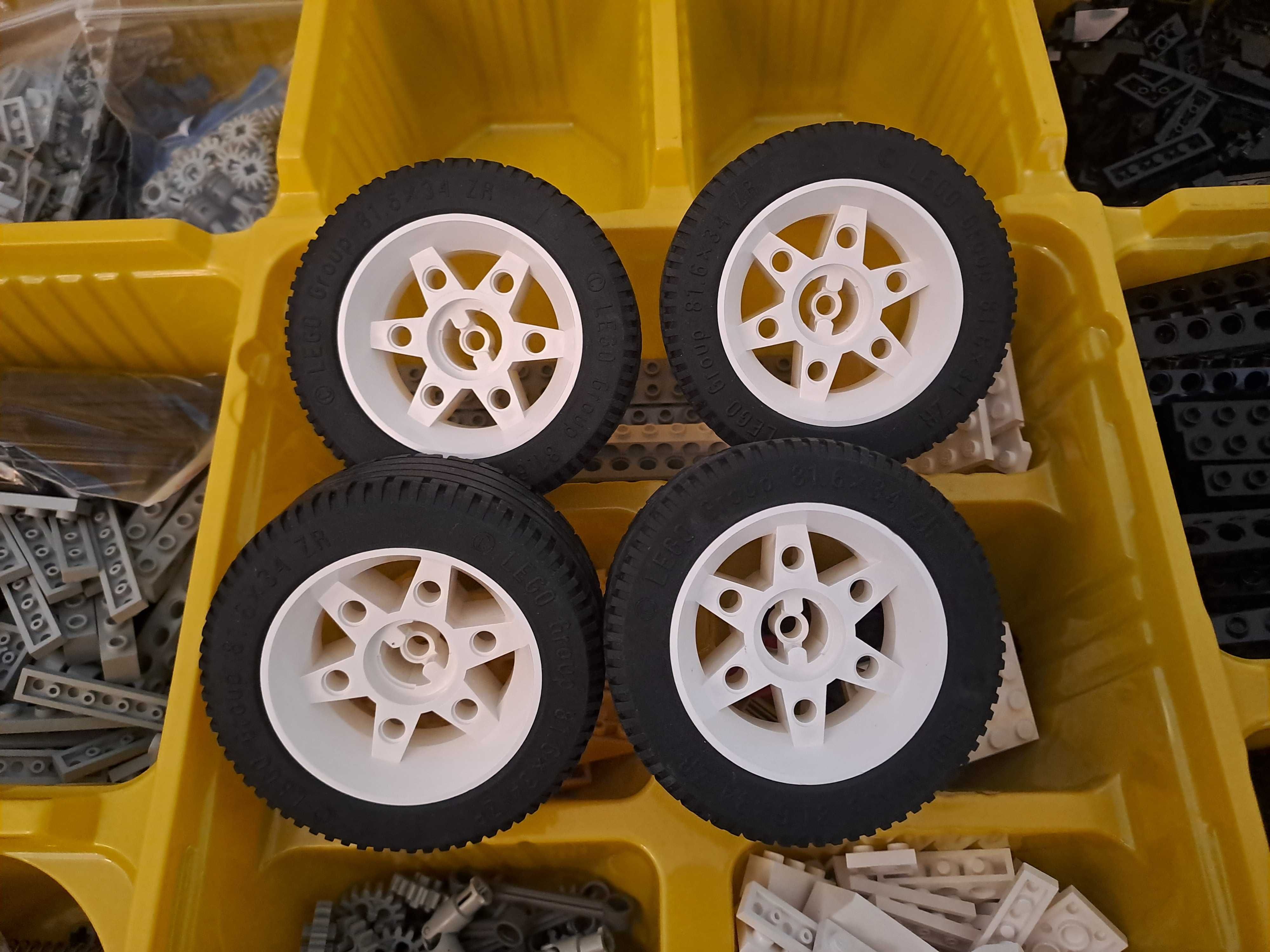 Lego Technic 8880 Super Car z roku 1994