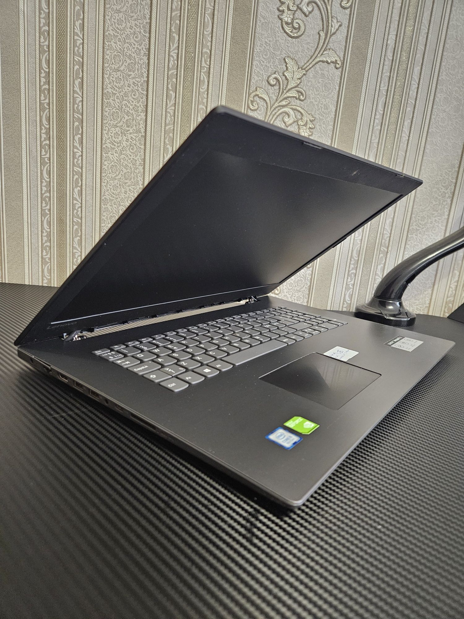 Lenovo 17.3" i5 8250U | 8gb DDR4 | Geforce MX150 2gb | 256gb nvME, 033