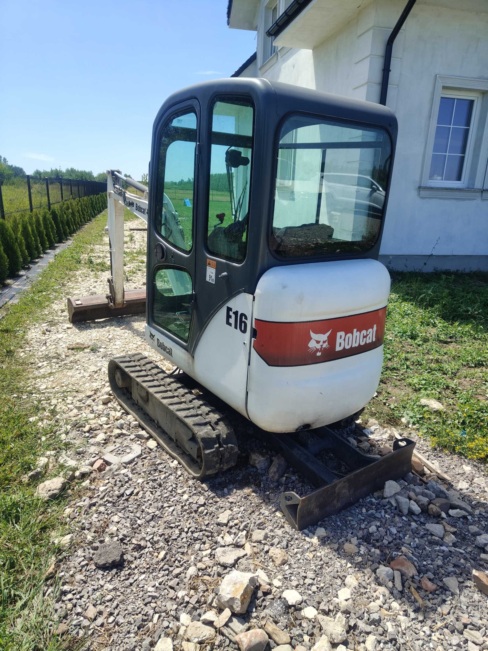 Minikoparka Bobcat E16