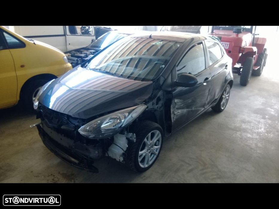 Mazda 2 2010 para peças