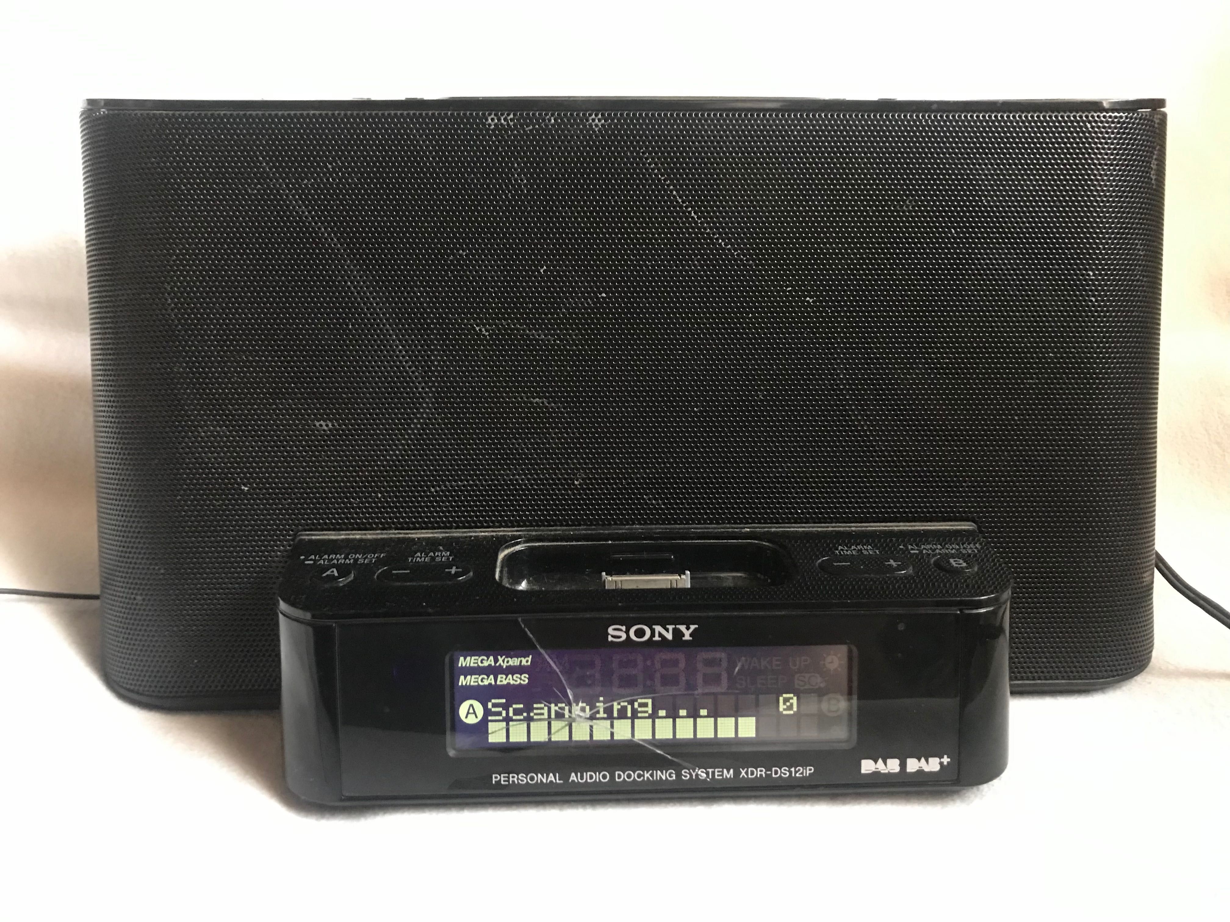 Докстанція-радіоприймач Sony XDR-DS12iP