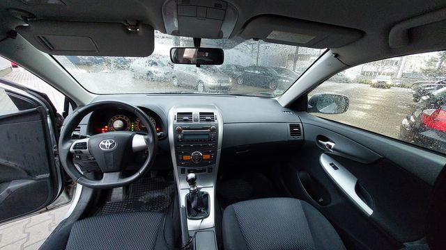 Toyota Corolla E15 sedan 1.6 VVTi benzyna, 2011r.