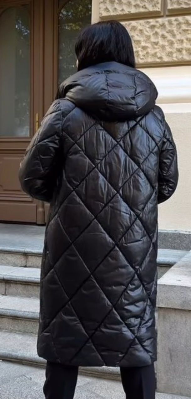 Пальто зимнее с капюшоном